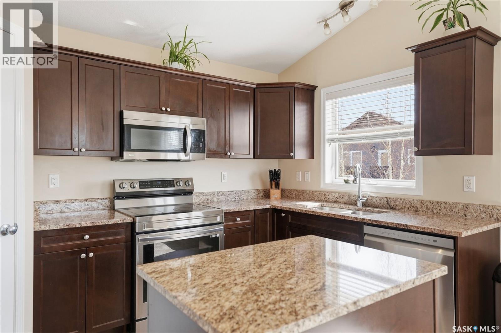1218 Rempel Crescent, Saskatoon, SK - Indoor Photo Showing Kitchen