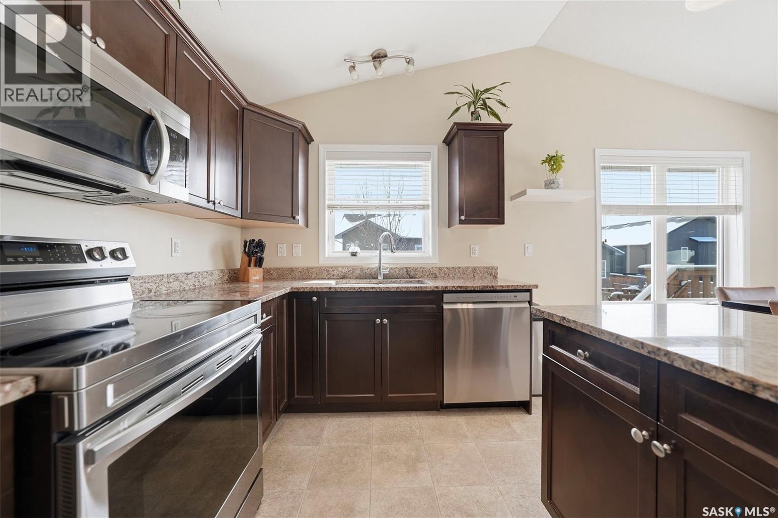 1218 Rempel Crescent, Saskatoon, SK - Indoor Photo Showing Kitchen