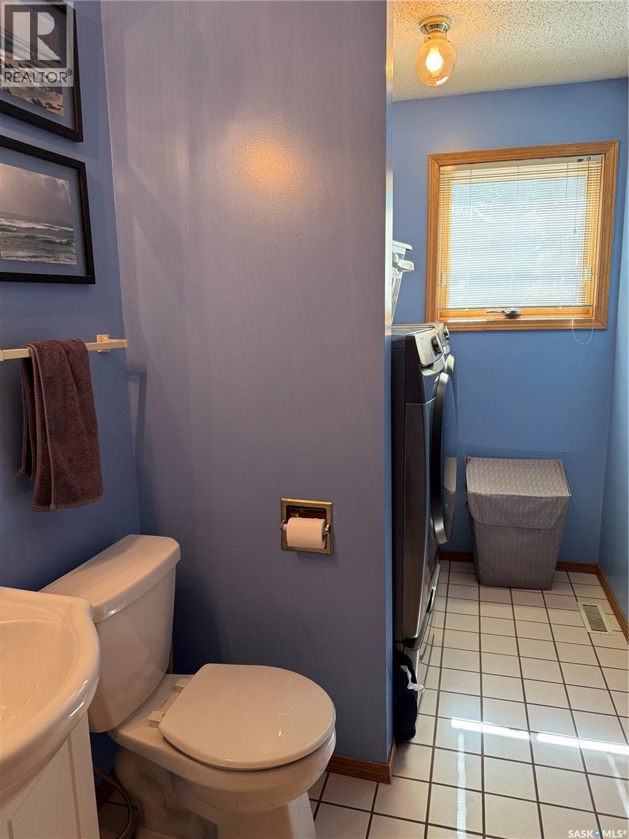 230 Baker Place, Saskatoon, SK - Indoor Photo Showing Bathroom