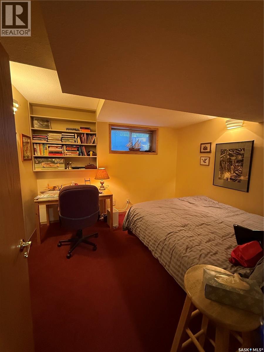 230 Baker Place, Saskatoon, SK - Indoor Photo Showing Bedroom