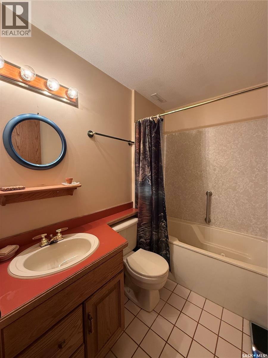 230 Baker Place, Saskatoon, SK - Indoor Photo Showing Bathroom