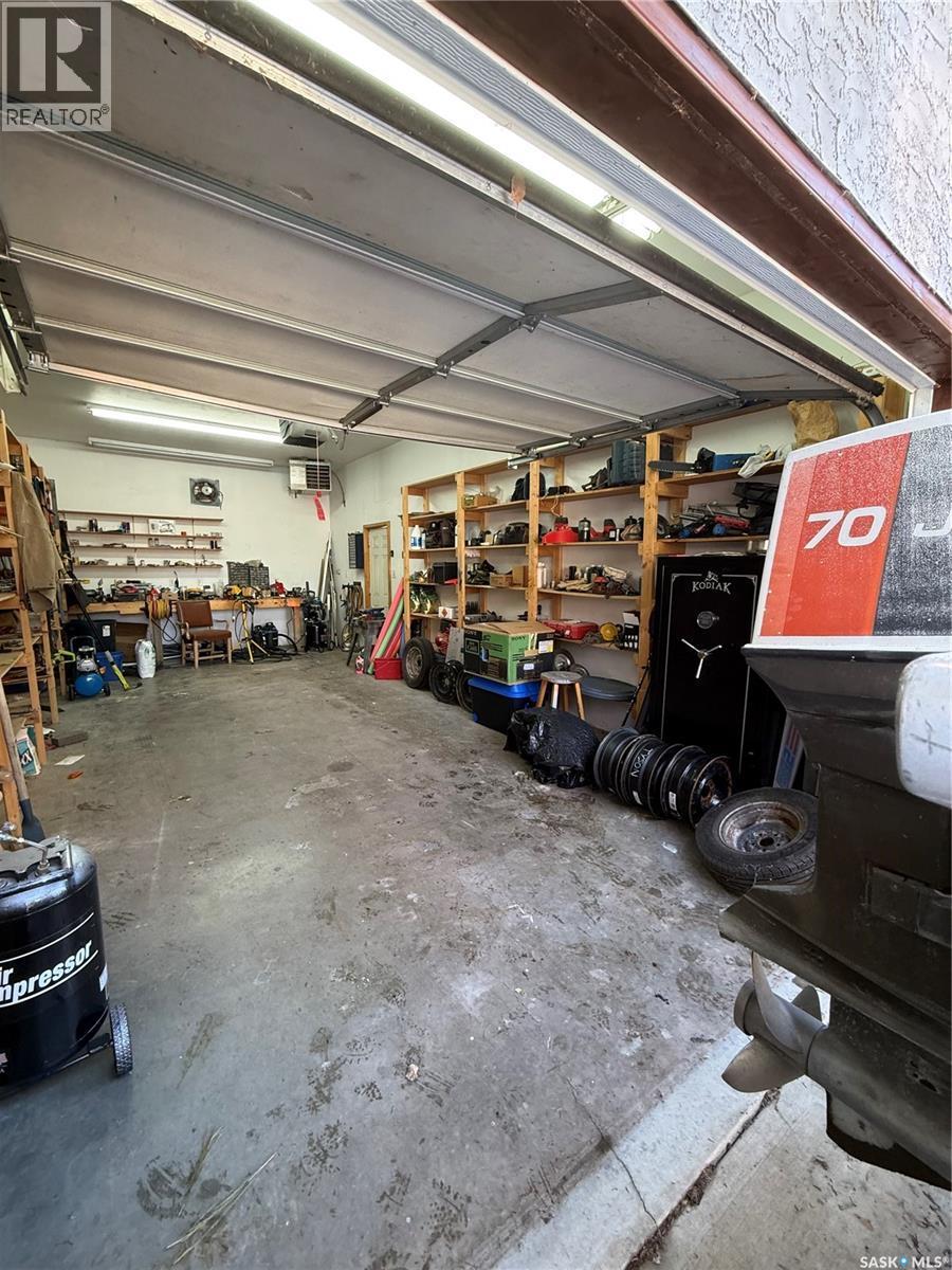 230 Baker Place, Saskatoon, SK - Indoor Photo Showing Garage