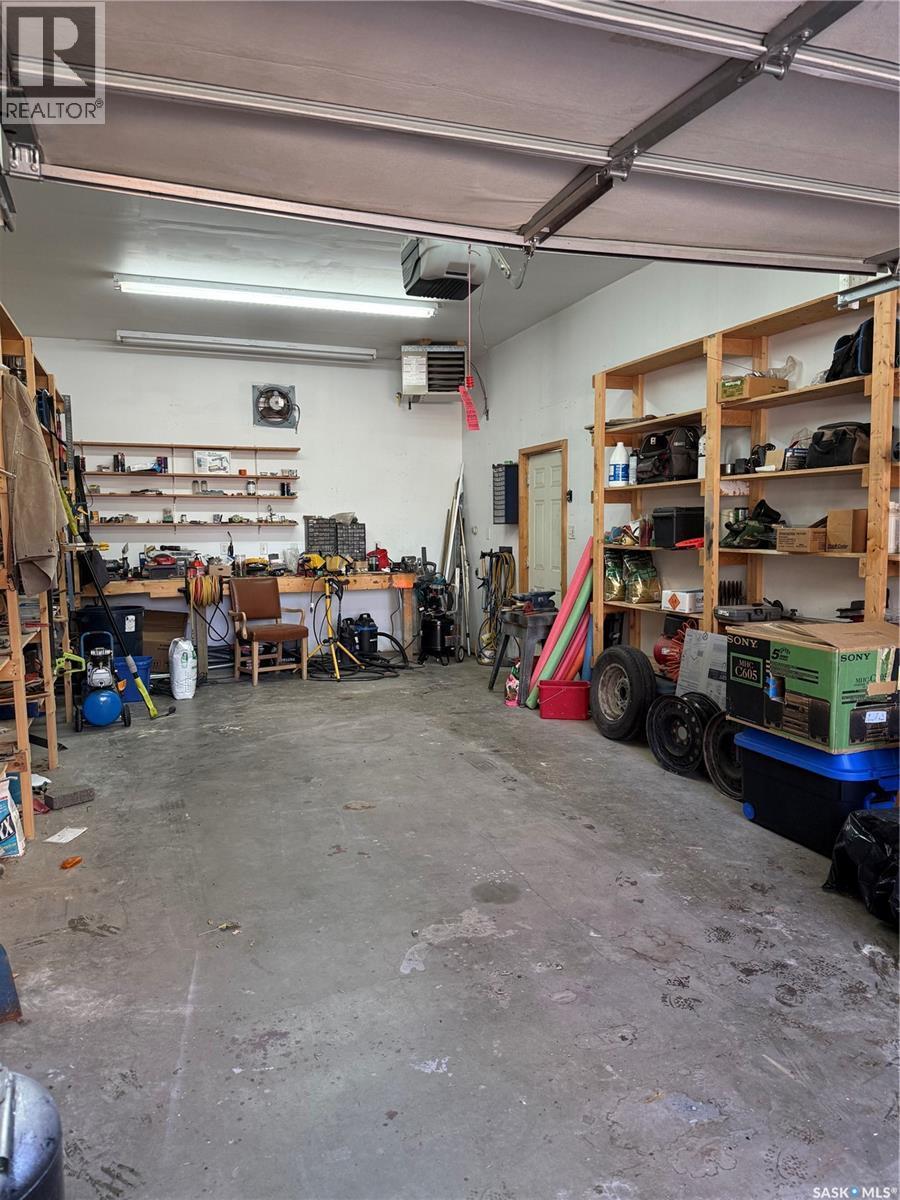 230 Baker Place, Saskatoon, SK - Indoor Photo Showing Garage