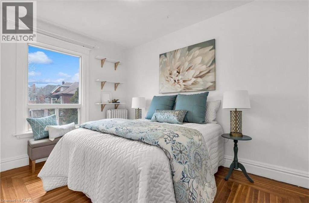 100 Dunsmure Road Unit# 2, Hamilton, ON - Indoor Photo Showing Bedroom