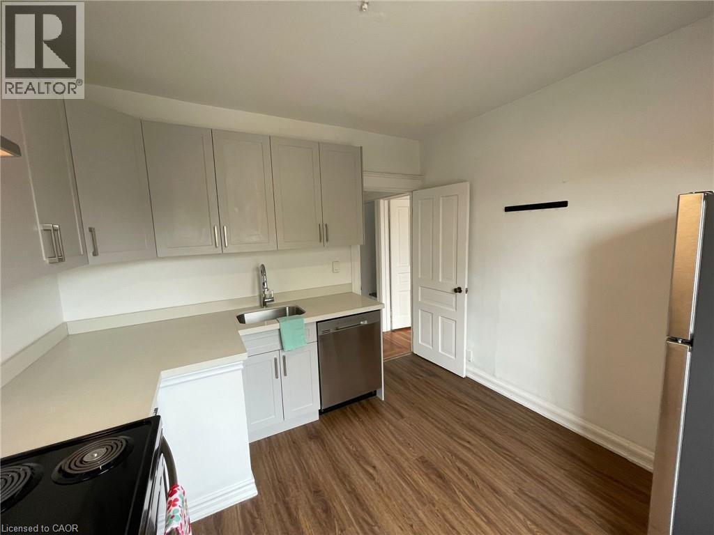 100 Dunsmure Road Unit# 2, Hamilton, ON - Indoor Photo Showing Kitchen