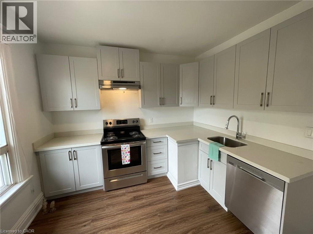 100 Dunsmure Road Unit# 2, Hamilton, ON - Indoor Photo Showing Kitchen