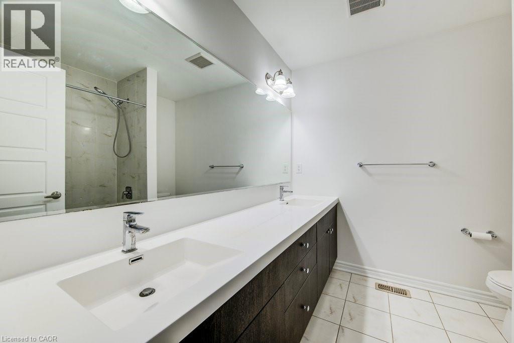 11 Compass Trail, Cambridge, ON - Indoor Photo Showing Bathroom