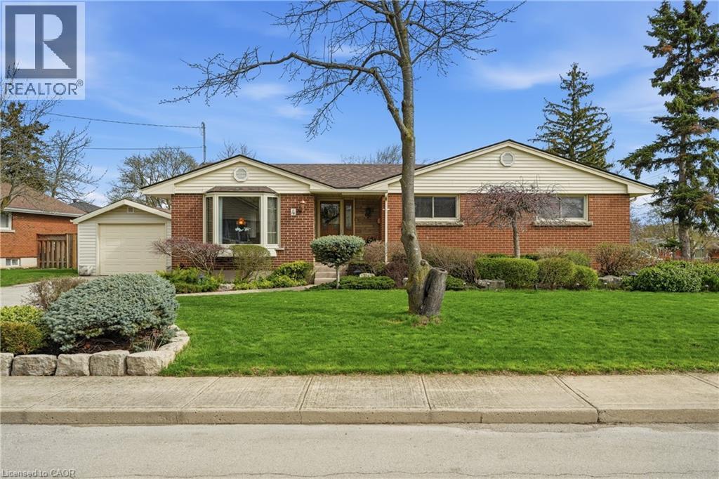 4 Tilbury Court, Hamilton, ON - Outdoor