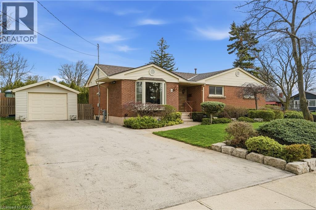 4 Tilbury Court, Hamilton, ON - Outdoor