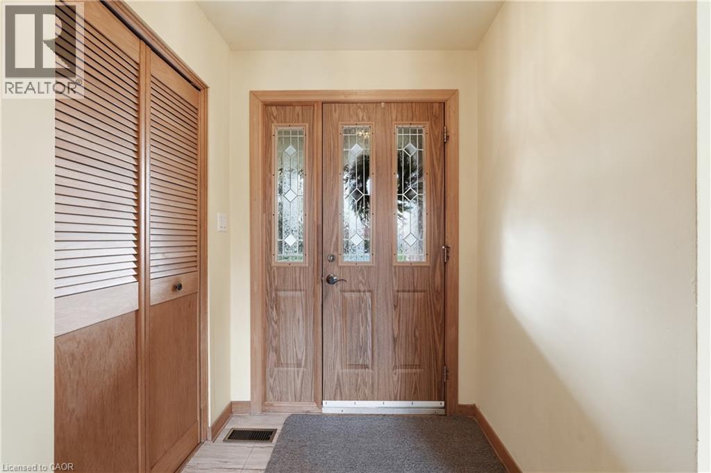 4 Tilbury Court, Hamilton, ON - Indoor Photo Showing Other Room