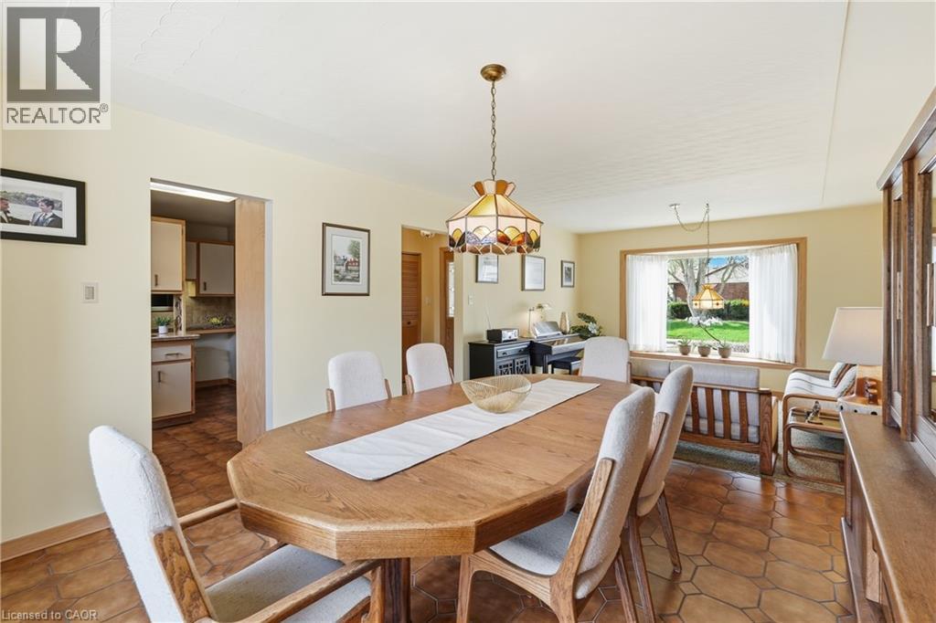 4 Tilbury Court, Hamilton, ON - Indoor Photo Showing Dining Room