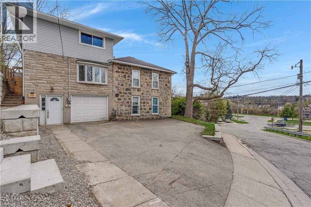 19 Birch Street, Cambridge, ON - Outdoor