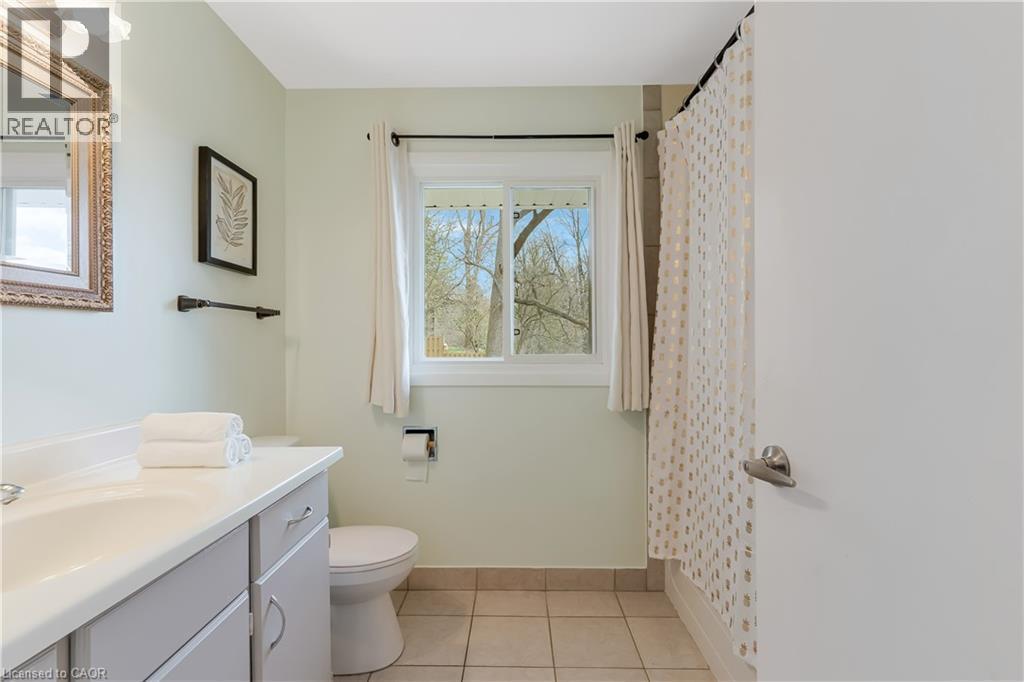 19 Birch Street, Cambridge, ON - Indoor Photo Showing Bathroom