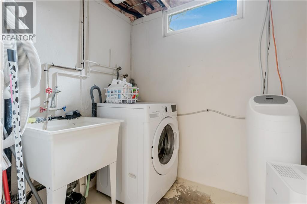 19 Birch Street, Cambridge, ON - Indoor Photo Showing Laundry Room