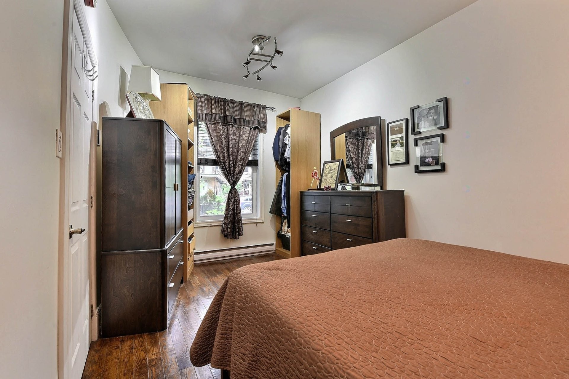 Master Bedroom - 6067 Rue Waverly, Montréal (Le Plateau-Mont-Royal), QC - Indoor Photo Showing Bedroom