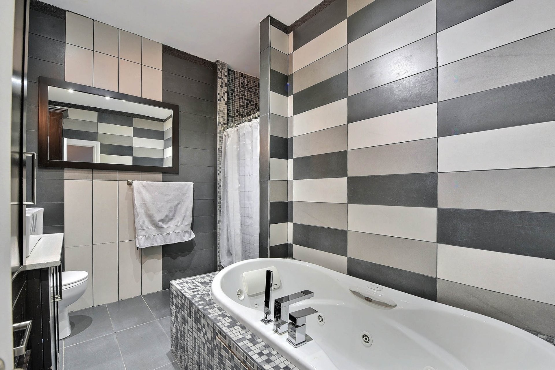 Bathroom - 6067 Rue Waverly, Montréal (Le Plateau-Mont-Royal), QC - Indoor Photo Showing Bathroom