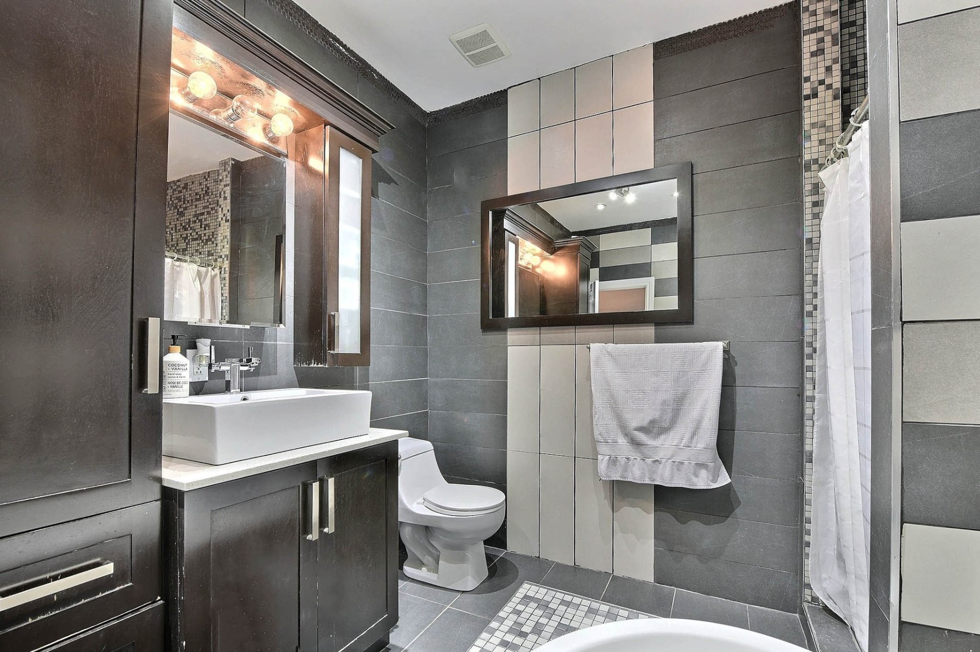 Bathroom - 6067 Rue Waverly, Montréal (Le Plateau-Mont-Royal), QC - Indoor Photo Showing Bathroom