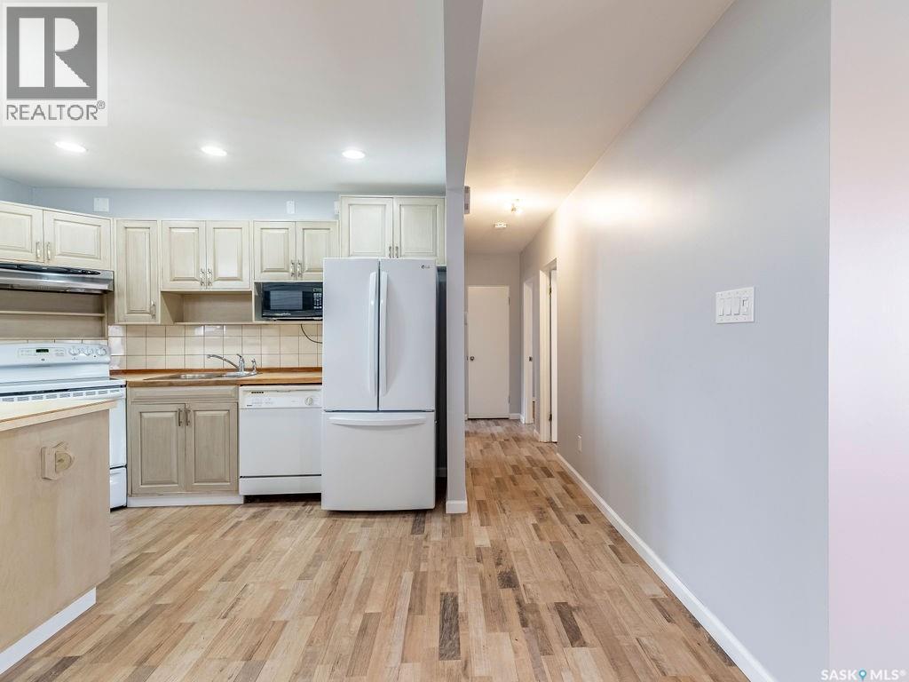 2518 Tomlinson Crescent, Saskatoon, SK - Indoor Photo Showing Kitchen