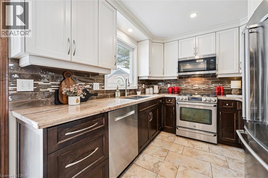 39 Celia Crescent, Guelph, ON - Indoor Photo Showing Kitchen With Double Sink