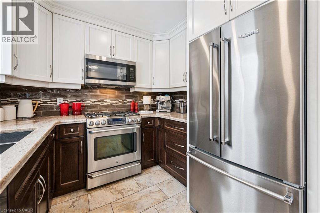 39 Celia Crescent, Guelph, ON - Indoor Photo Showing Kitchen With Double Sink With Upgraded Kitchen