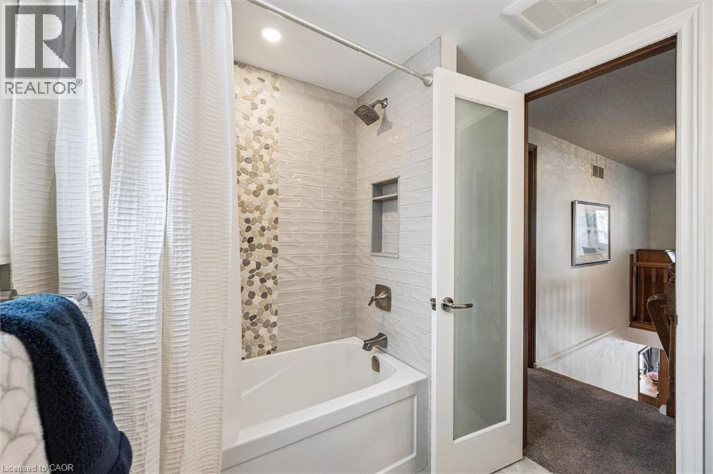 39 Celia Crescent, Guelph, ON - Indoor Photo Showing Bathroom