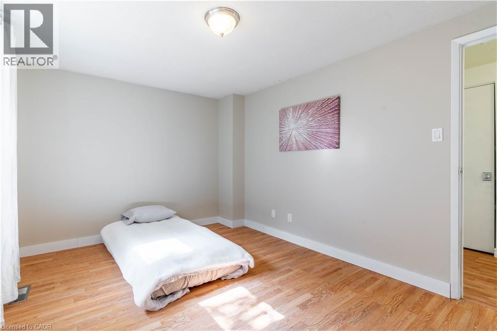 232 Cedarwoods Crescent, Kitchener, ON - Indoor Photo Showing Bedroom