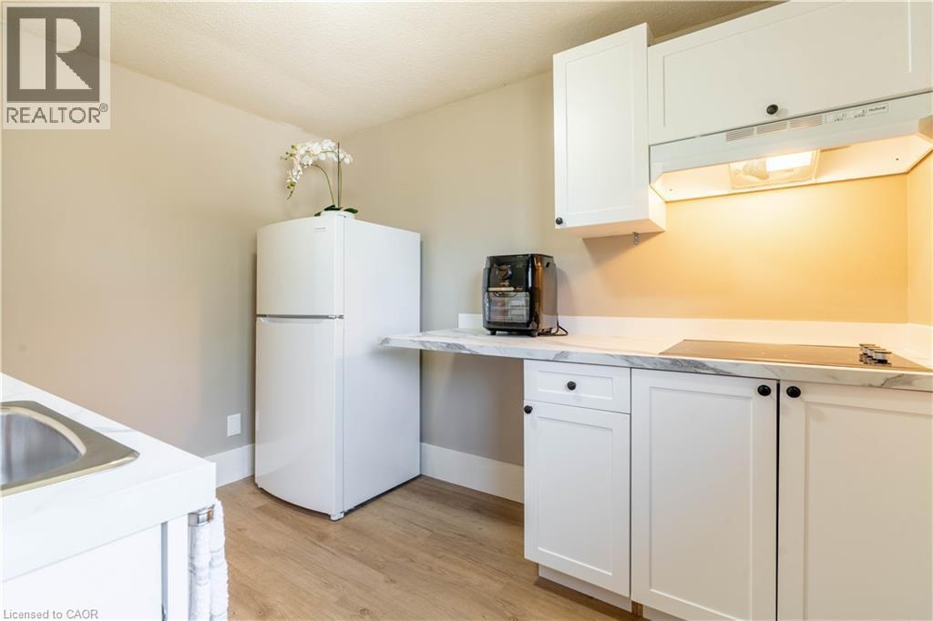 232 Cedarwoods Crescent, Kitchener, ON - Indoor Photo Showing Kitchen