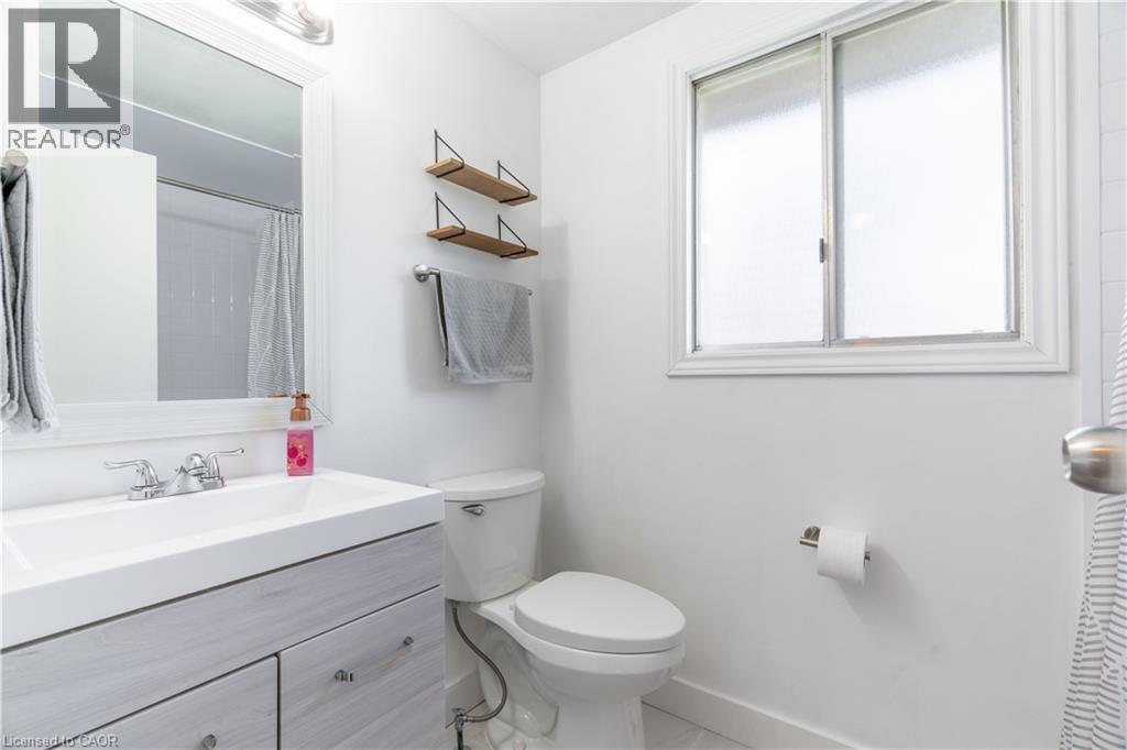 232 Cedarwoods Crescent, Kitchener, ON - Indoor Photo Showing Bathroom