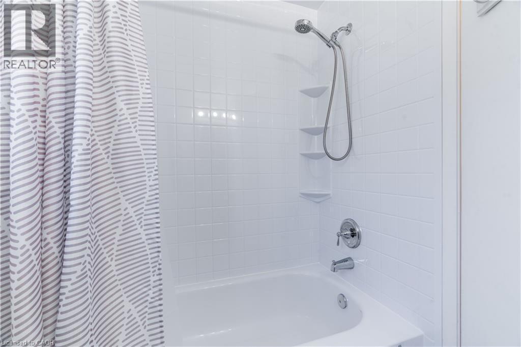 232 Cedarwoods Crescent, Kitchener, ON - Indoor Photo Showing Bathroom