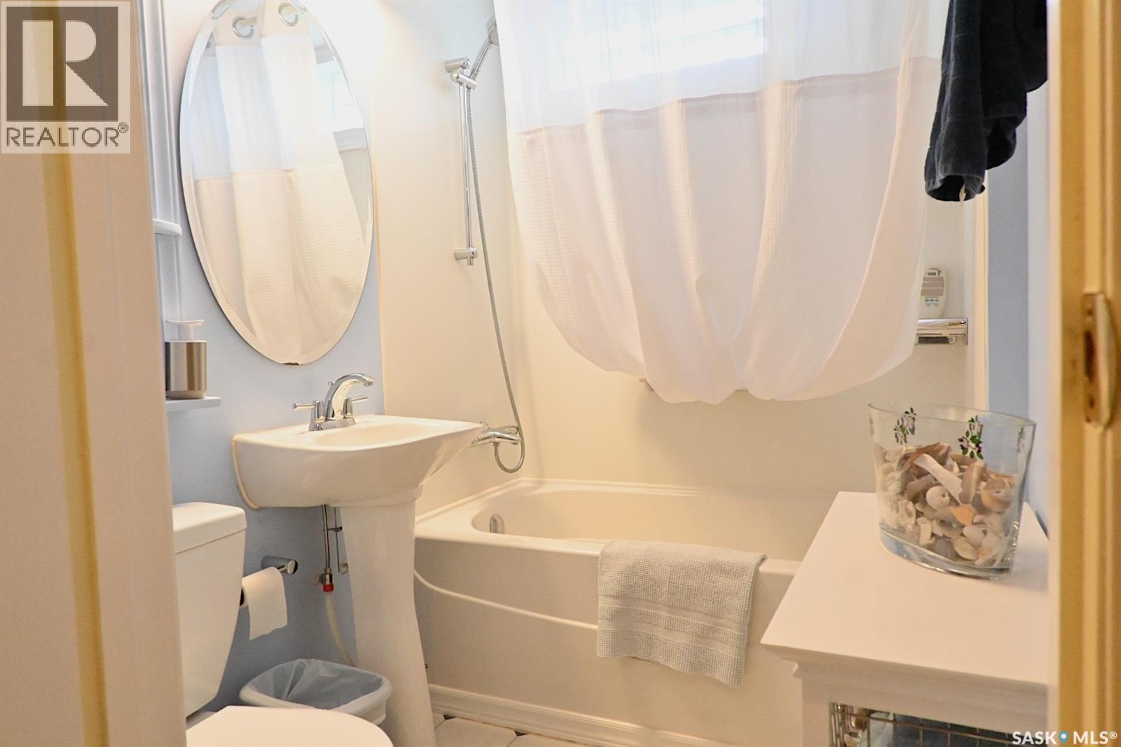 18 Rupert Drive, Saskatoon, SK - Indoor Photo Showing Bathroom