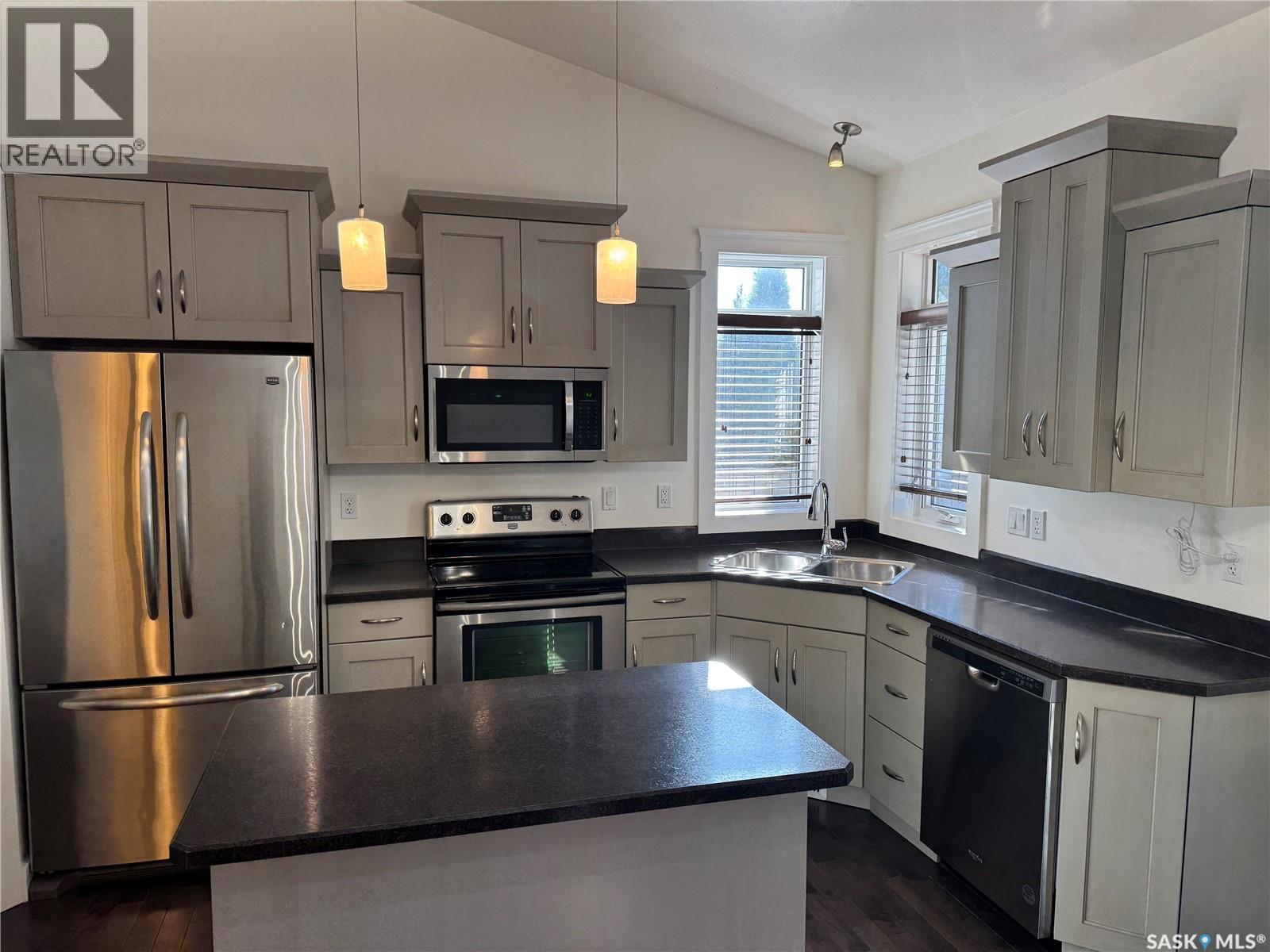 1118 Paton Lane, Saskatoon, SK - Indoor Photo Showing Kitchen