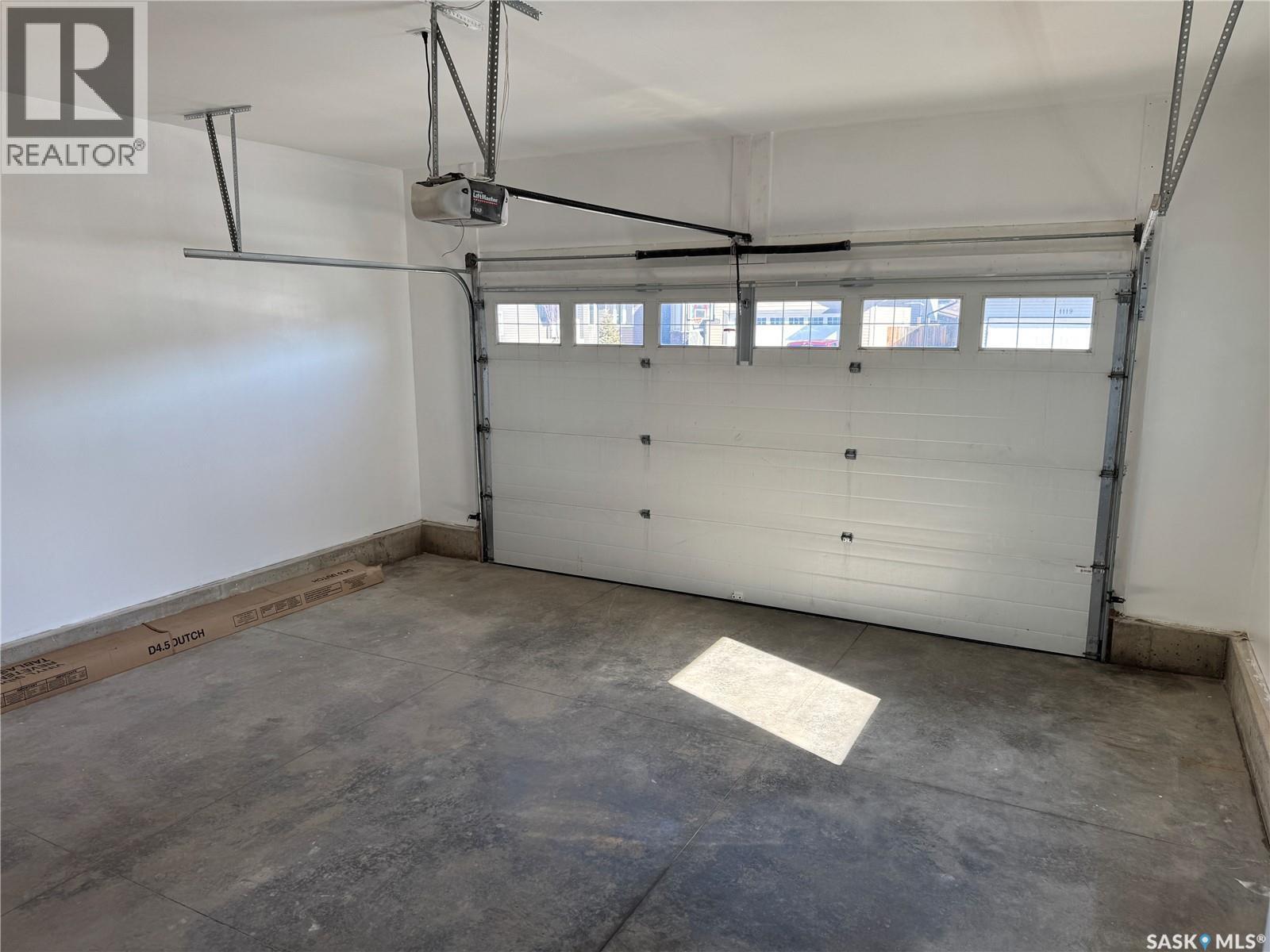 1118 Paton Lane, Saskatoon, SK - Indoor Photo Showing Garage