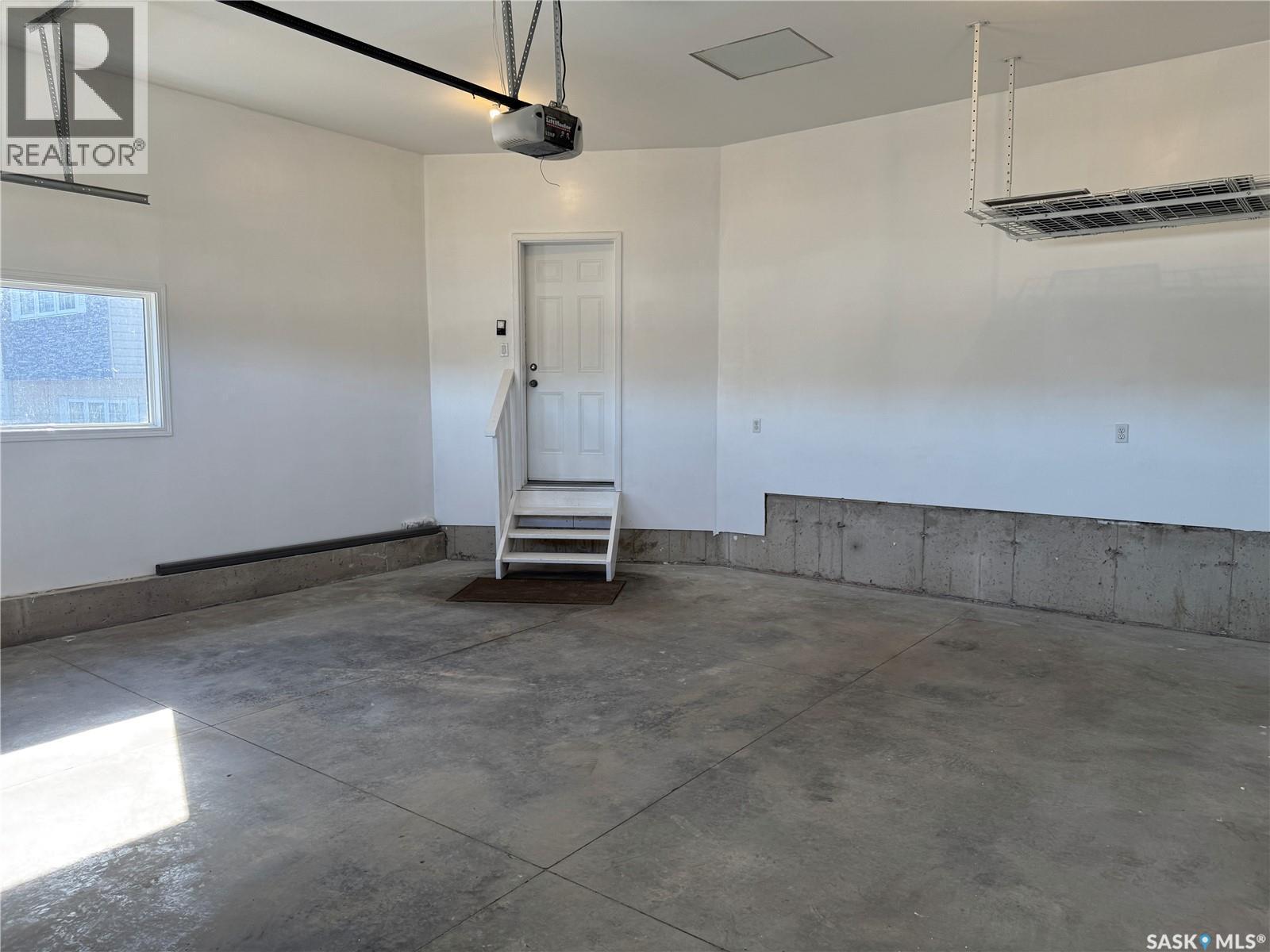 1118 Paton Lane, Saskatoon, SK - Indoor Photo Showing Garage