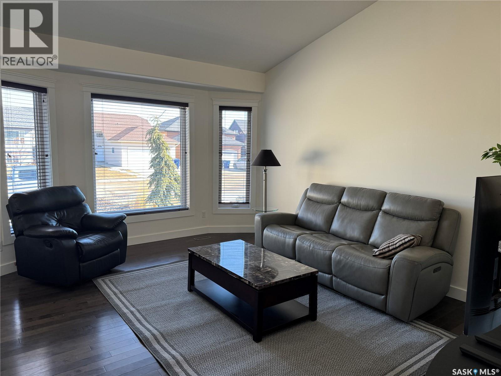 1118 Paton Lane, Saskatoon, SK - Indoor Photo Showing Living Room