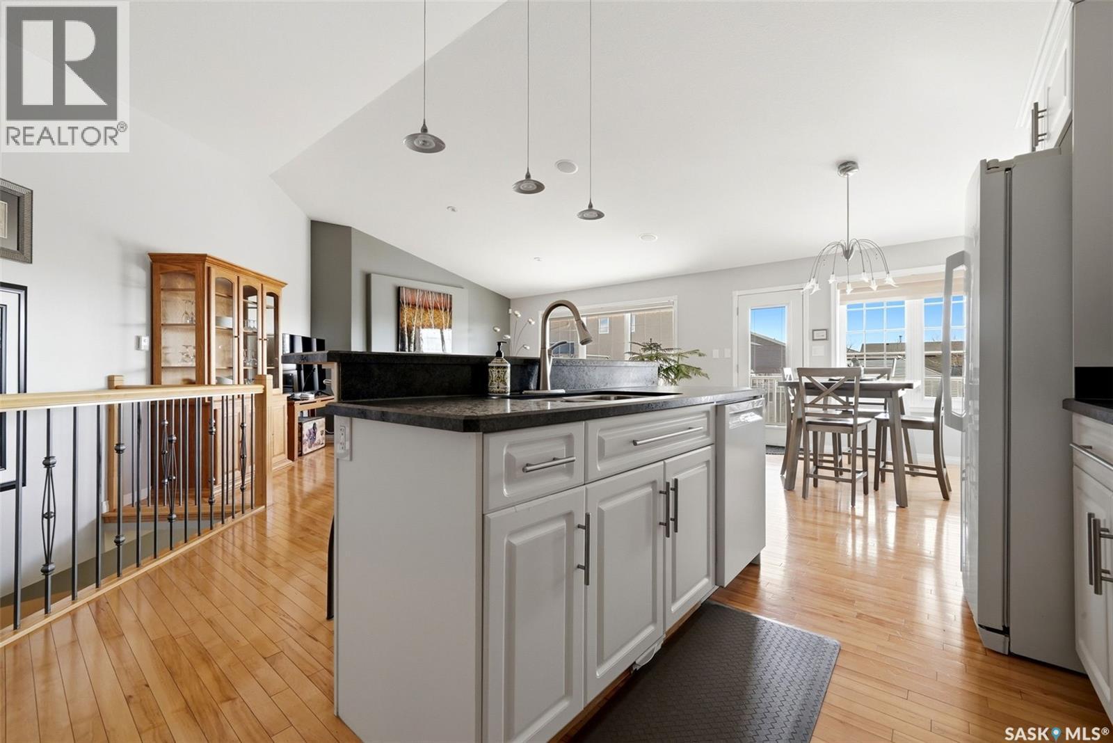 5 Corbin Bay, Grand Coulee, SK - Indoor Photo Showing Kitchen With Upgraded Kitchen