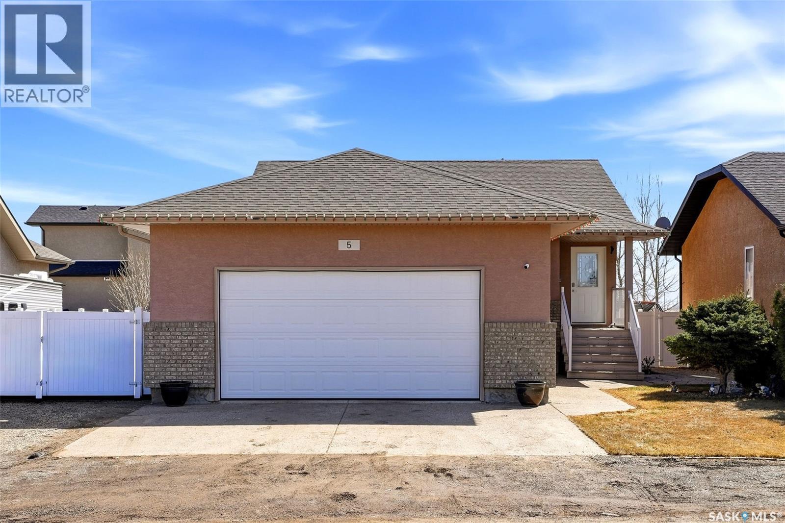 5 Corbin Bay, Grand Coulee, SK - Outdoor
