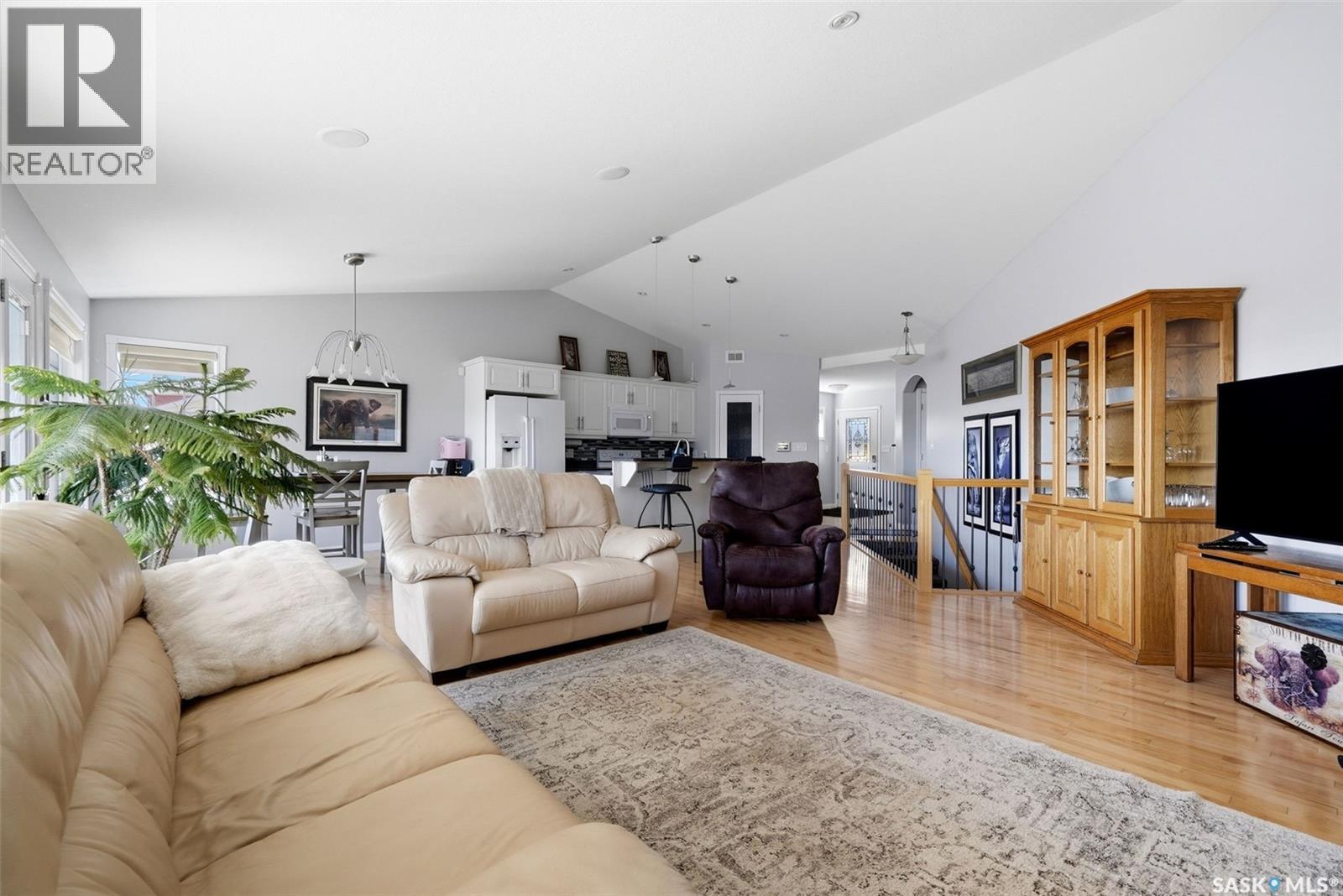 5 Corbin Bay, Grand Coulee, SK - Indoor Photo Showing Living Room