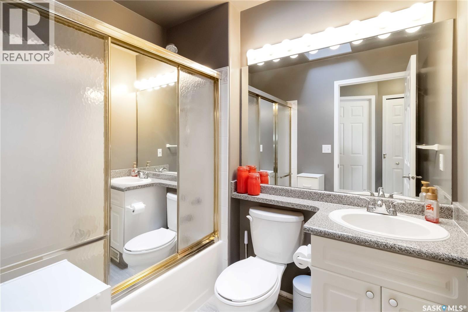 343 Coben Crescent, Saskatoon, SK - Indoor Photo Showing Bathroom