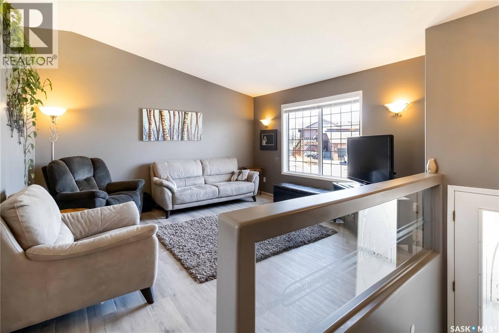343 Coben Crescent, Saskatoon, SK - Indoor Photo Showing Living Room
