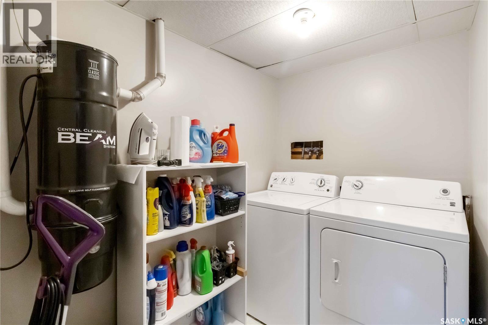 343 Coben Crescent, Saskatoon, SK - Indoor Photo Showing Laundry Room