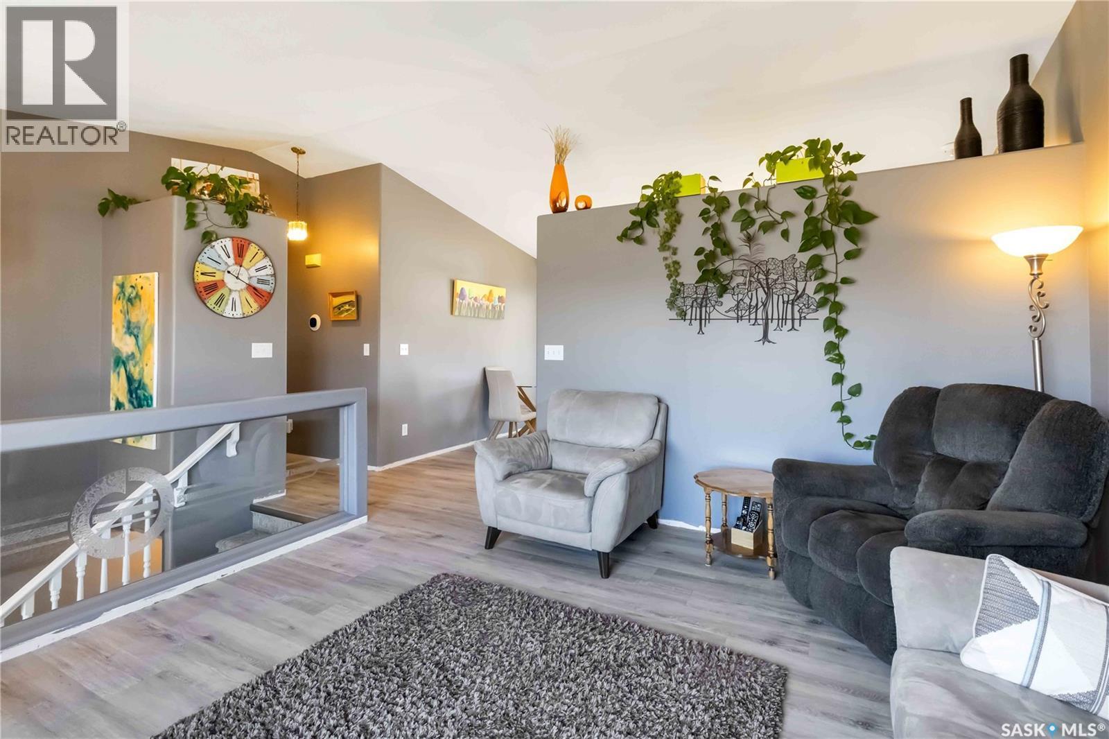 343 Coben Crescent, Saskatoon, SK - Indoor Photo Showing Living Room