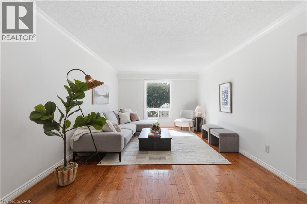 12 Sumner Crescent, Grimsby, ON - Indoor Photo Showing Living Room