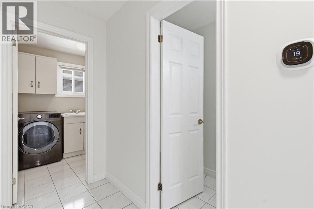 12 Sumner Crescent, Grimsby, ON - Indoor Photo Showing Laundry Room
