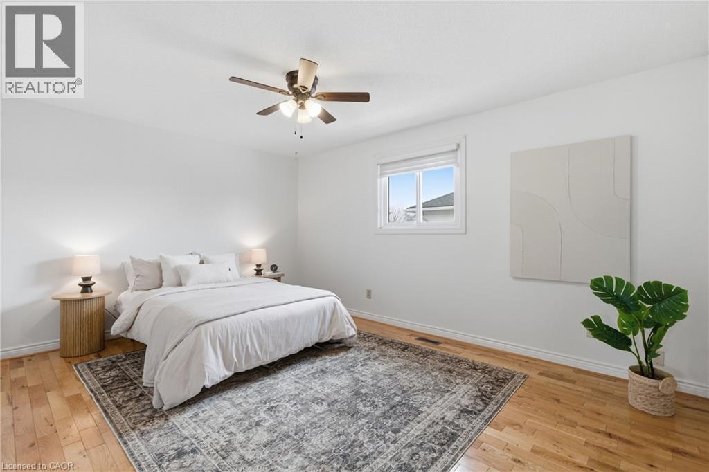 12 Sumner Crescent, Grimsby, ON - Indoor Photo Showing Bedroom