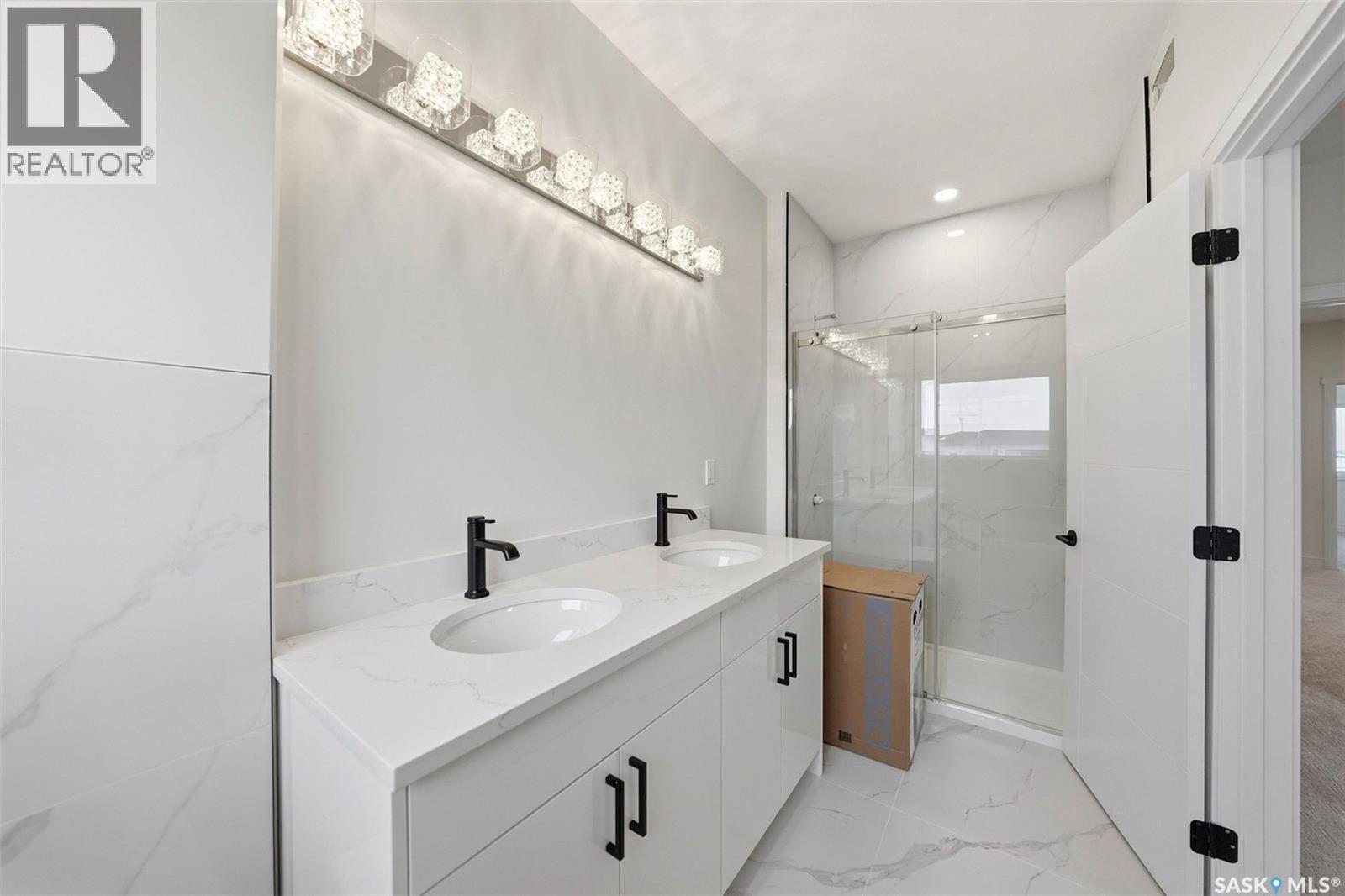 335 Sharma Crescent, Saskatoon, SK - Indoor Photo Showing Bathroom