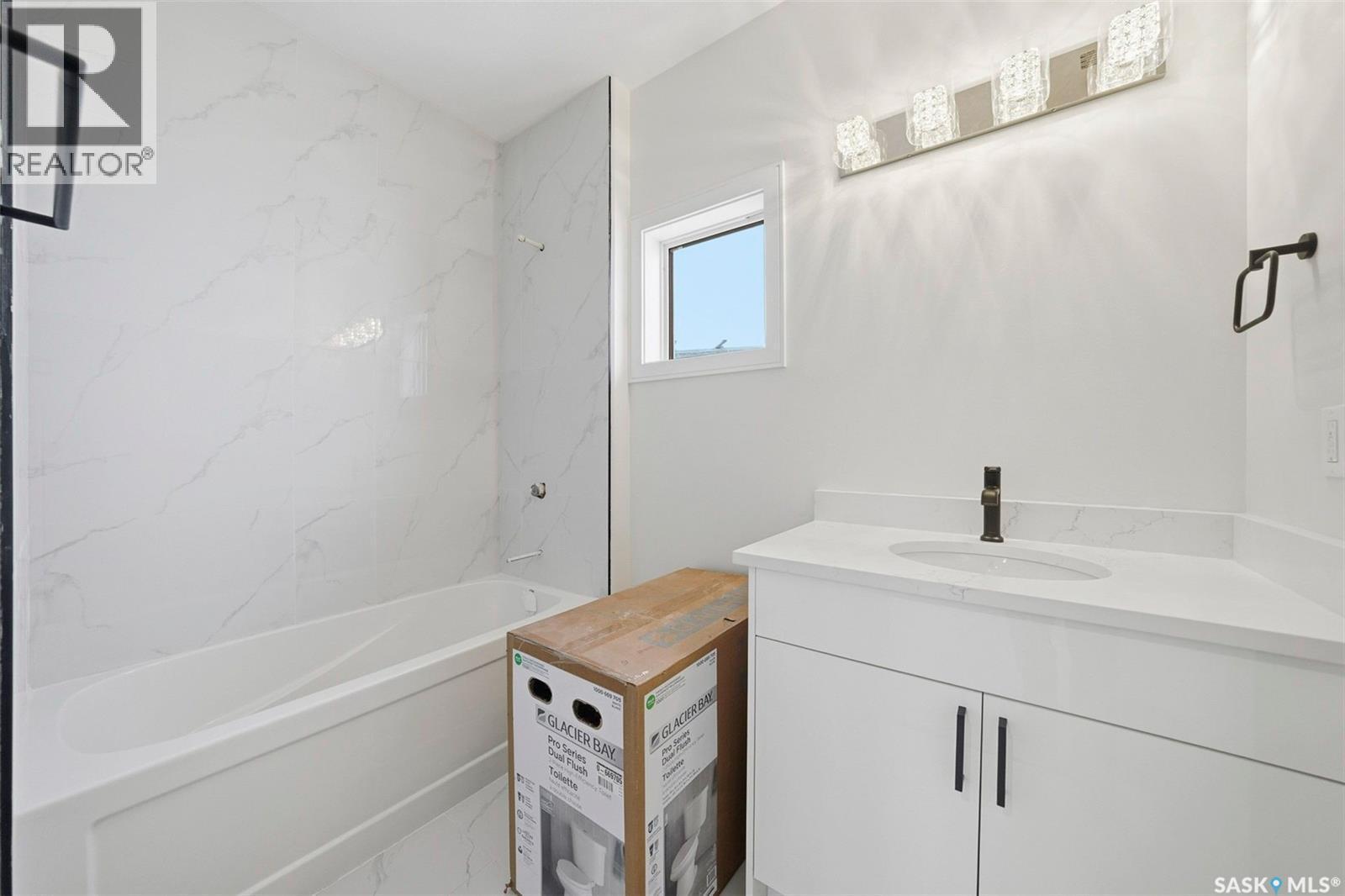 335 Sharma Crescent, Saskatoon, SK - Indoor Photo Showing Bathroom