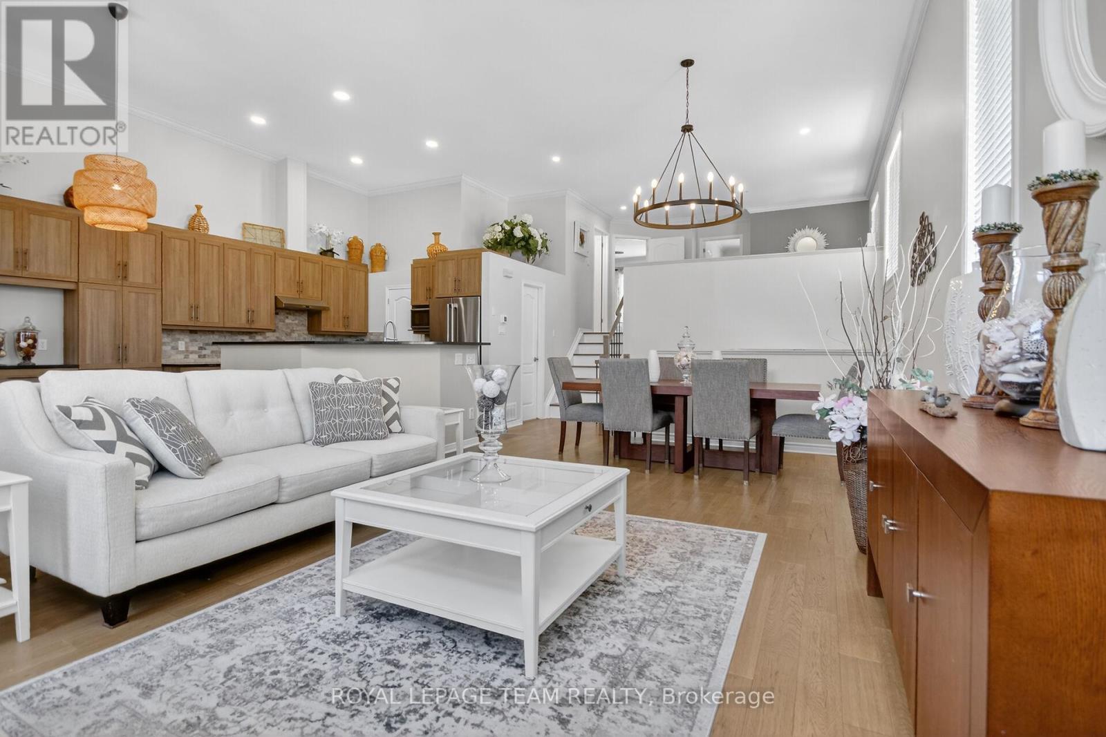 124 Macassa Circle, Ottawa, ON - Indoor Photo Showing Living Room