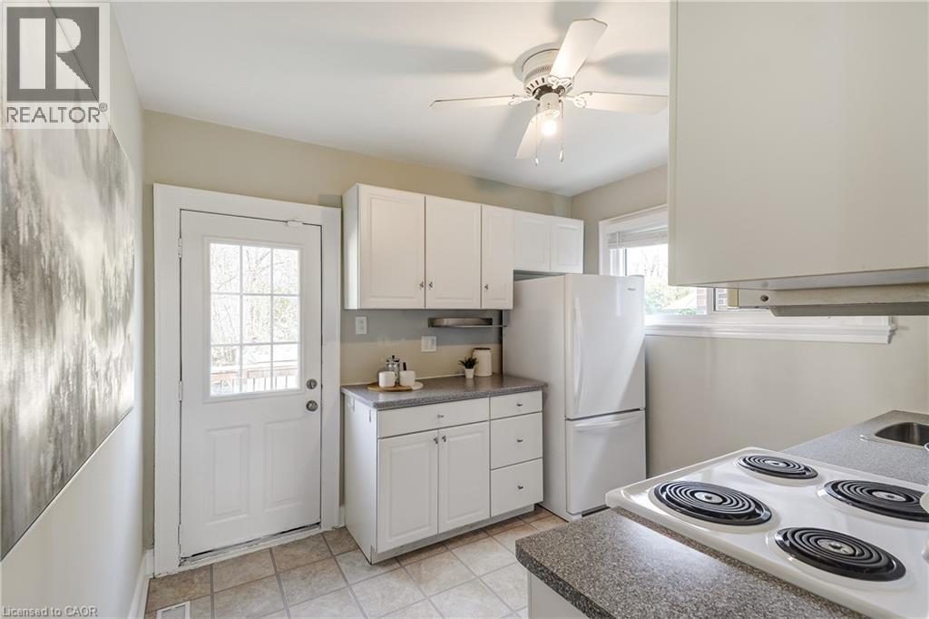 53 East 19Th Street, Hamilton, ON - Indoor Photo Showing Kitchen