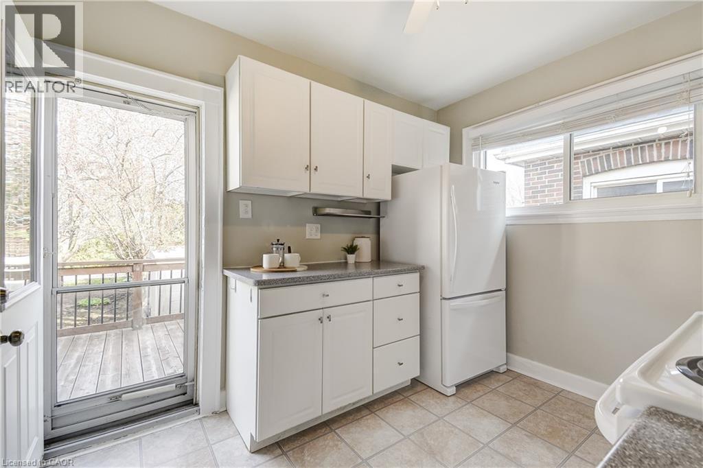 53 East 19Th Street, Hamilton, ON - Indoor Photo Showing Kitchen
