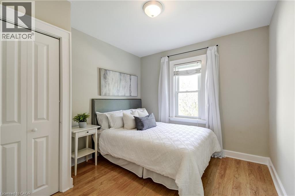53 East 19Th Street, Hamilton, ON - Indoor Photo Showing Bedroom